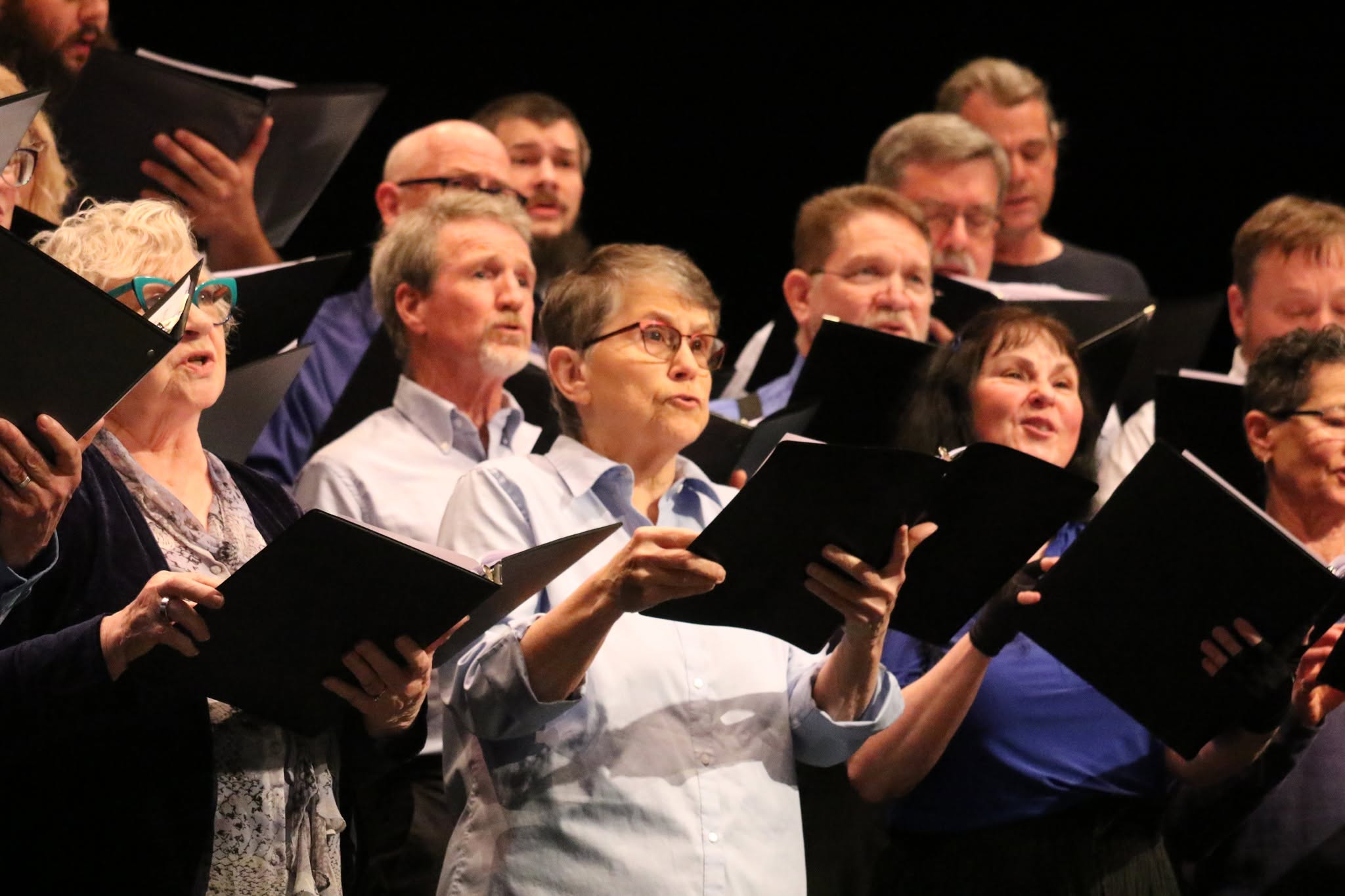 The Coos Singers performing